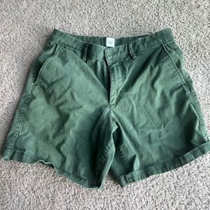GAP Mens Essential Khaki 7in Short